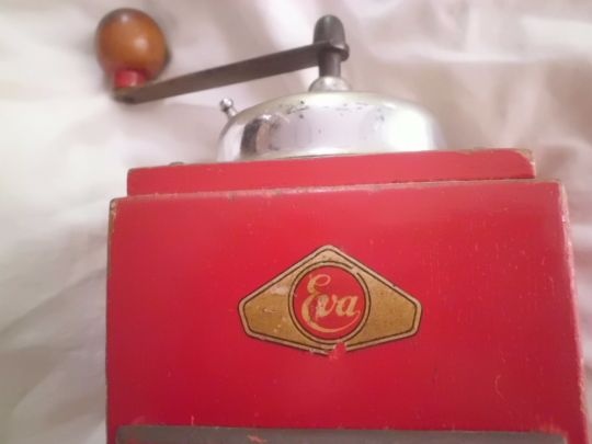 Pěkný Starožitný dřevěný Mlýnek na Kávu - Eva - 5