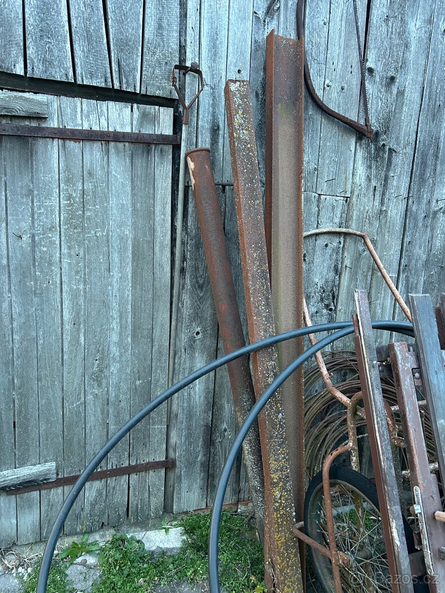 Prodám 4 traverzy ve tvaru I - 5