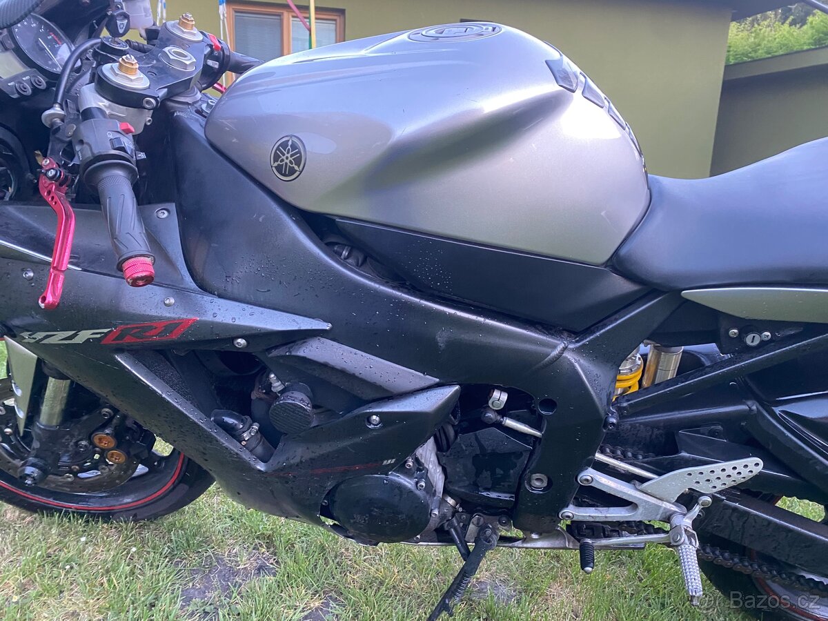 Yamaha R1 - 5