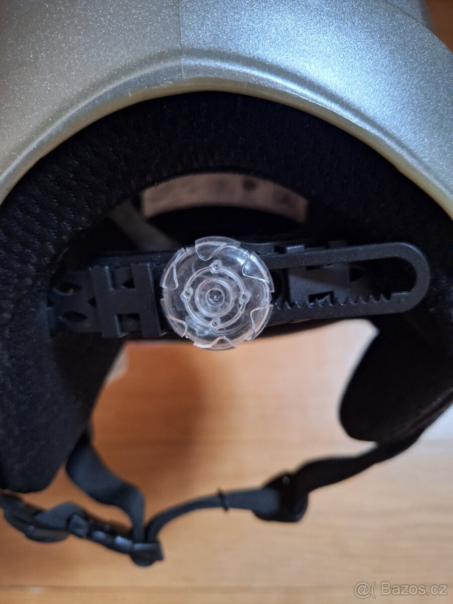 Prodám dětskou lyžařskou helmu vel. 52 - 54 cm - 5