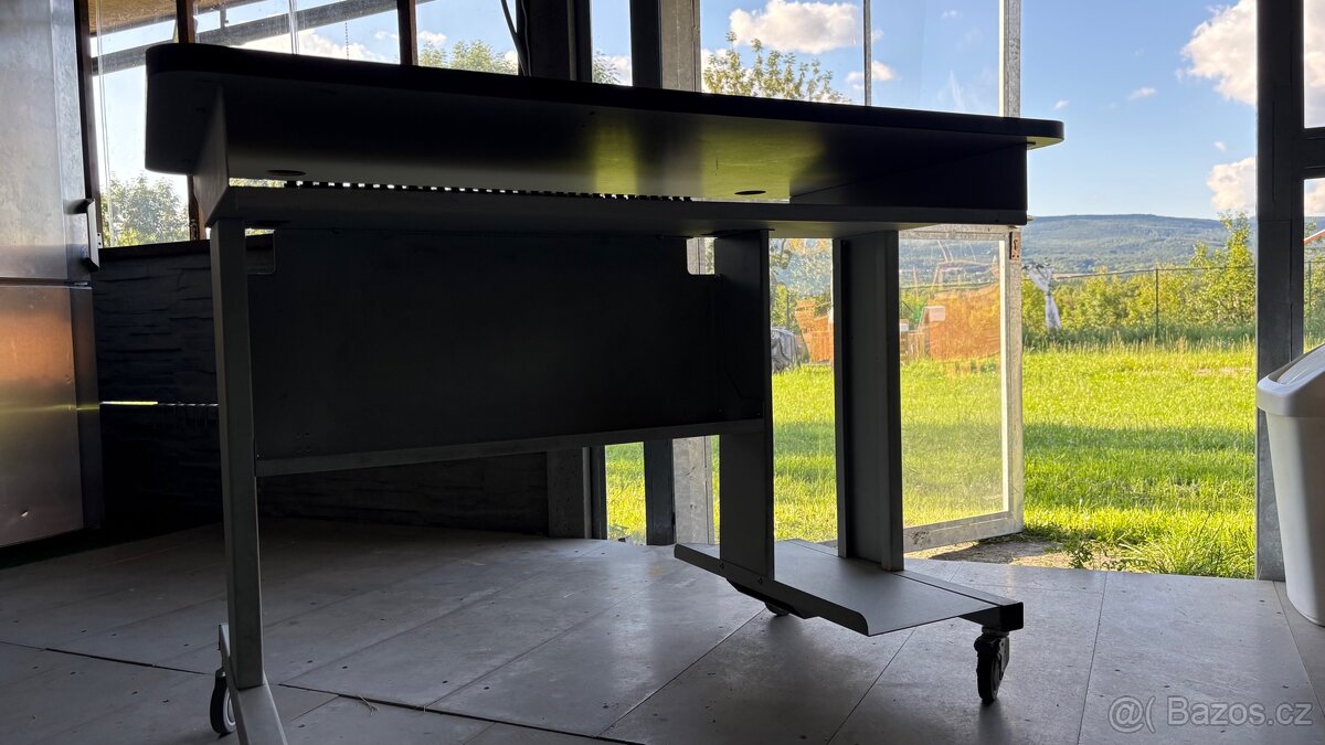 Prodám dilensky stul rozmeru 120x68cm - mám 6ks - 5