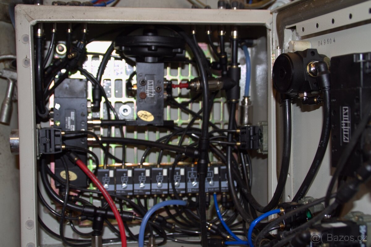 pneumatický rozvaděč s ovládacími ventily - 5