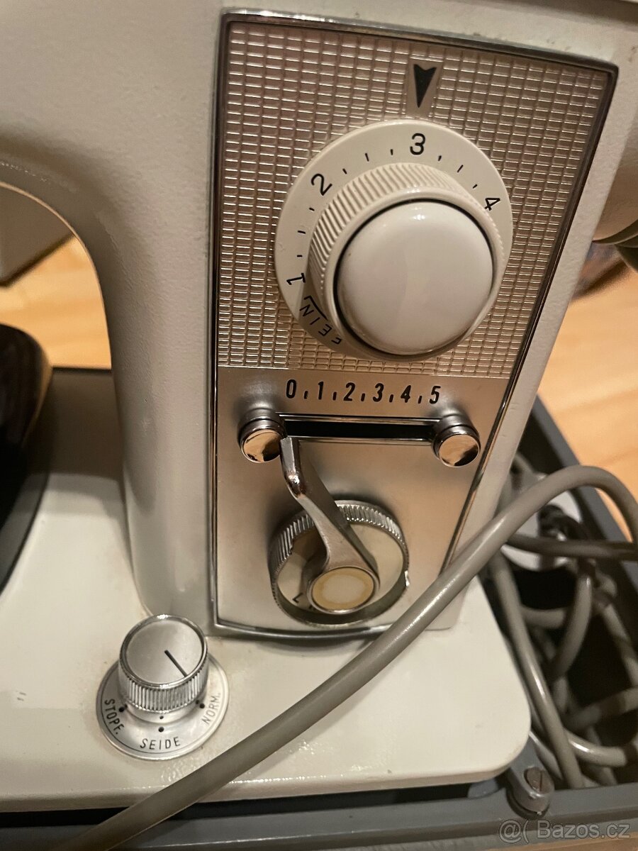 Kufříkový šicí stroj Ideal - 5