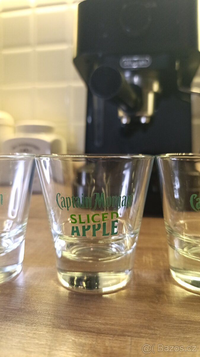 Panák a sklenice v jednom Captain Morgan - 5