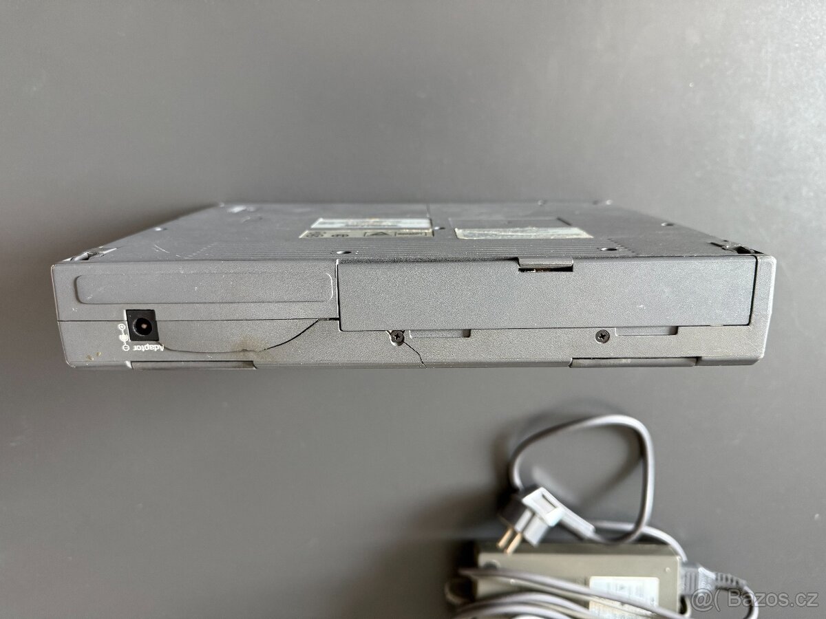 Stary retro notebook Sharp PC-6500 - 5