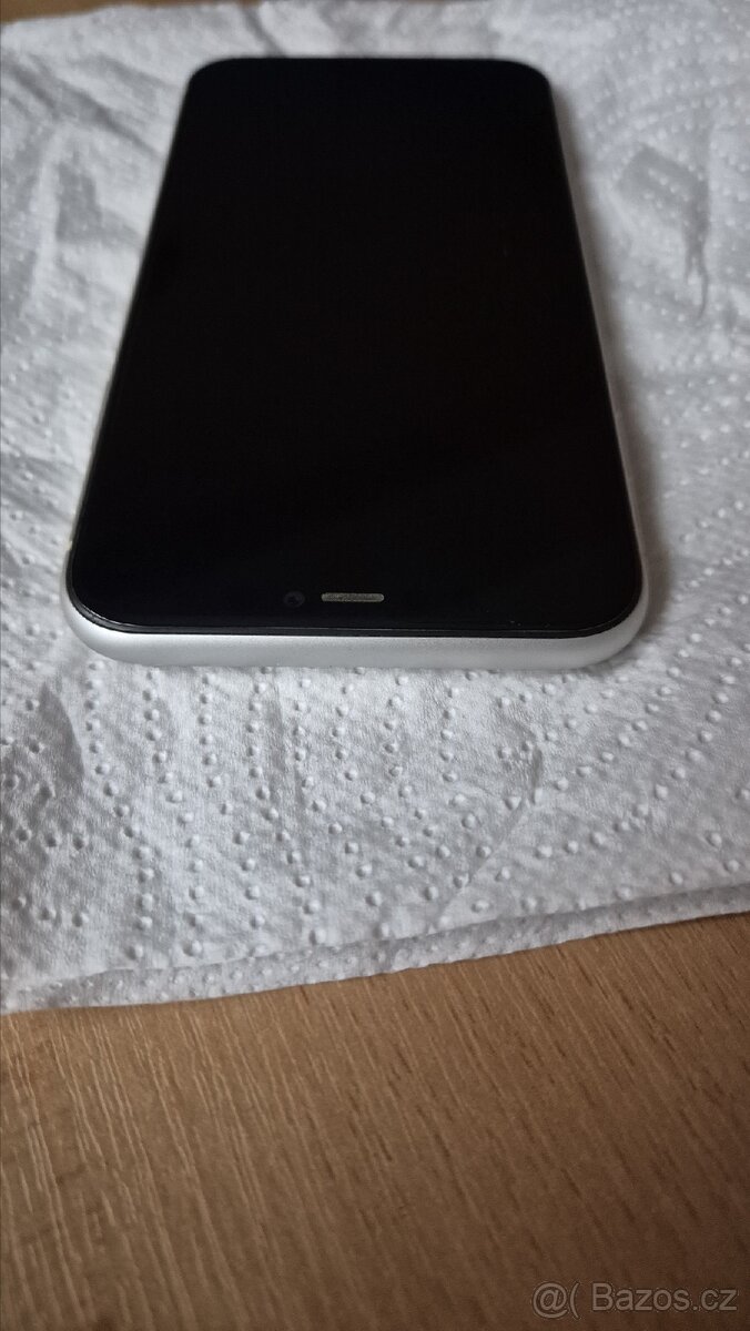 iPhone XR 128Gb + nabíječka + ochraná skla - 5