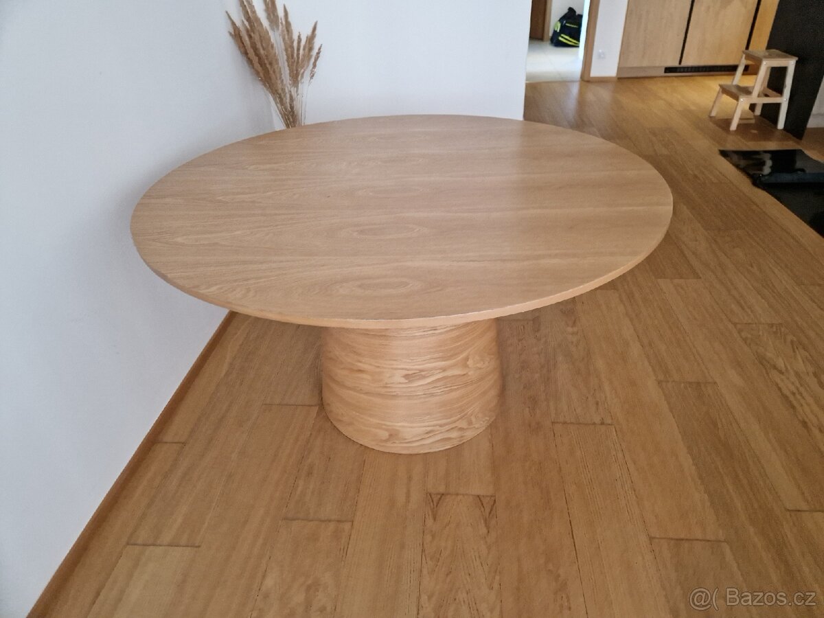 Jídelní kulatý stůl Teulat 137cm - 5