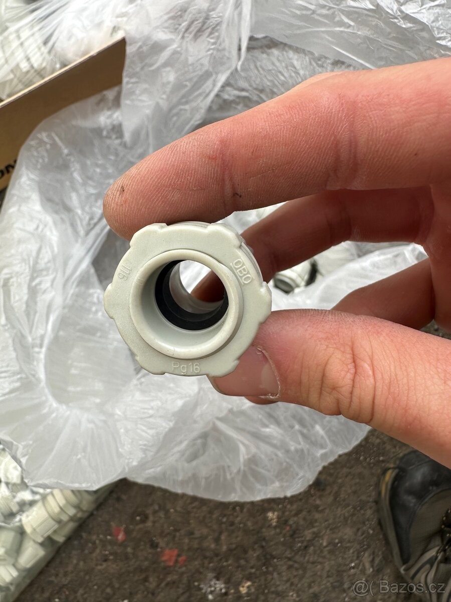 Průchodky na kabely různé průměry - 5