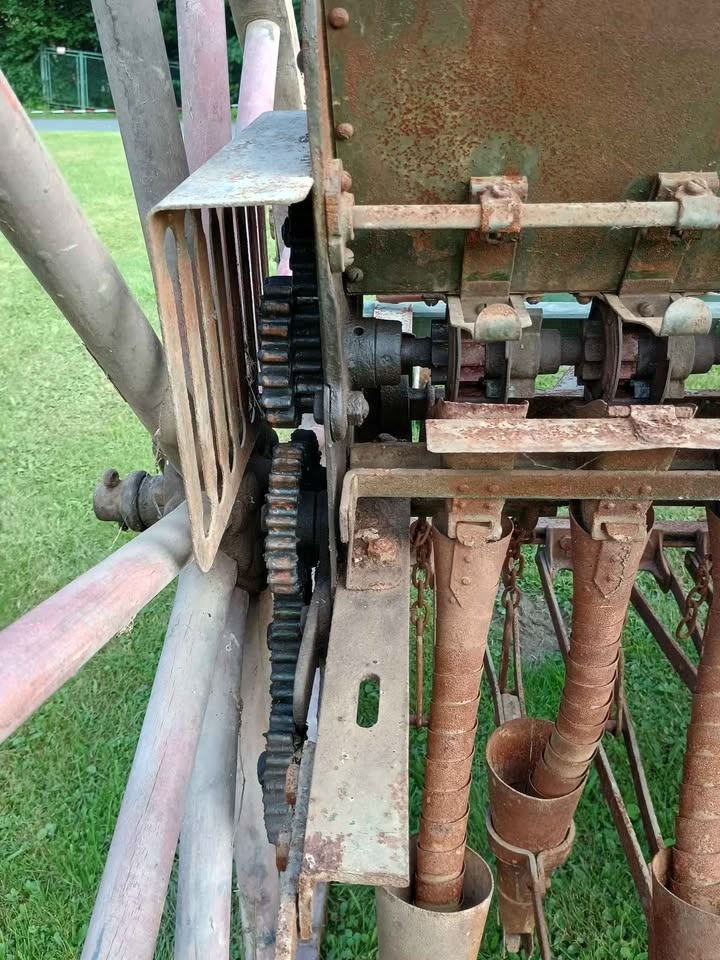 Historický secí stroj - 5