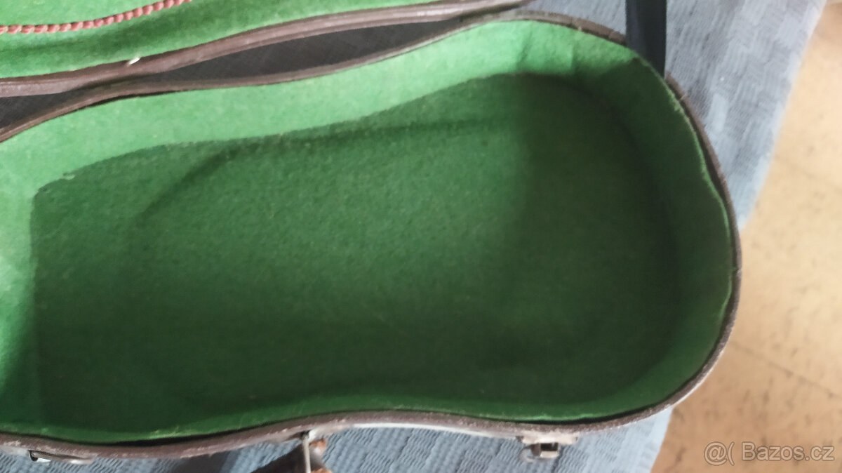 Staré housle a staré pouzdro - 5