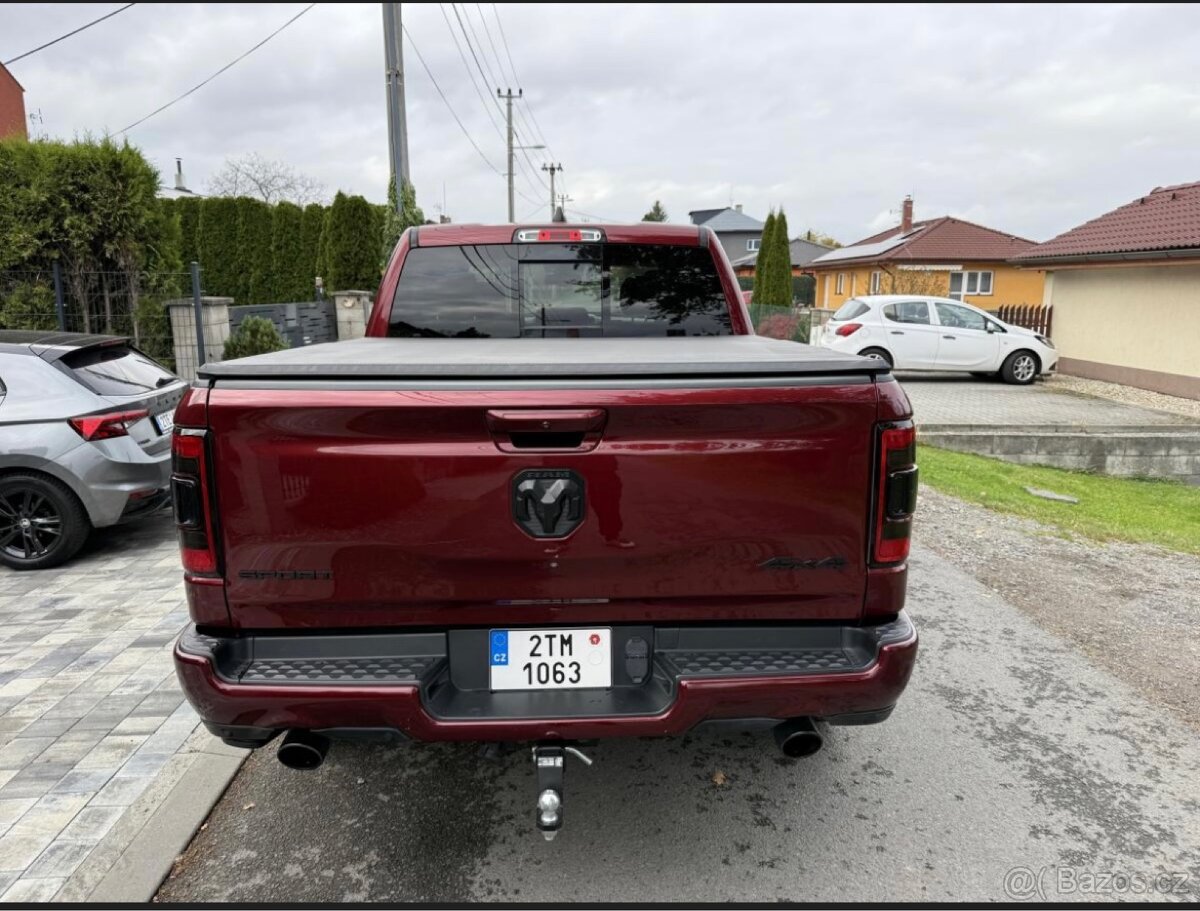 Půjčovna Dodge RAM 1500 HEMI