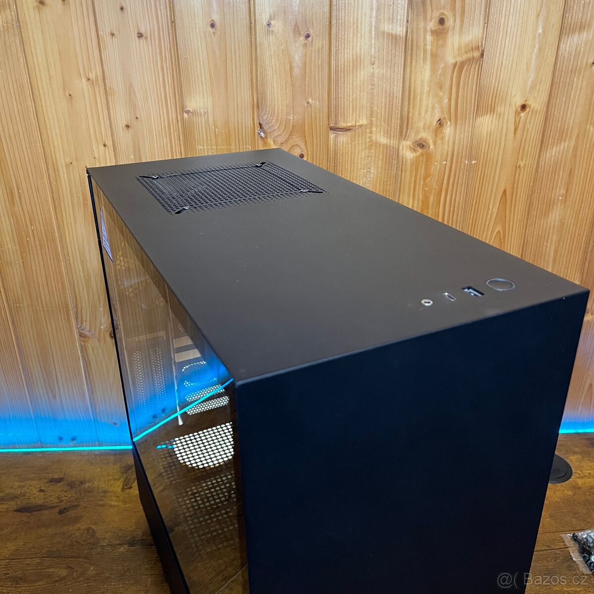 Počítačová skříň NZXT - 5