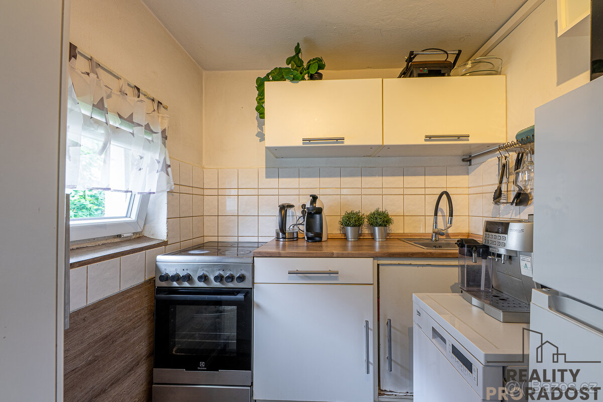 Rodinný dům 7+2, pozemek 573m2 - 5