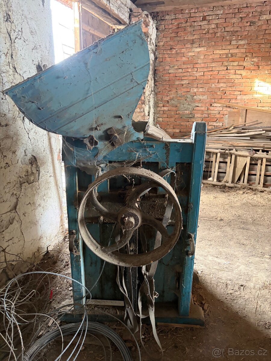 Starý šrotovník na obilí – za odvoz (Hrubá Vrbka) - 5