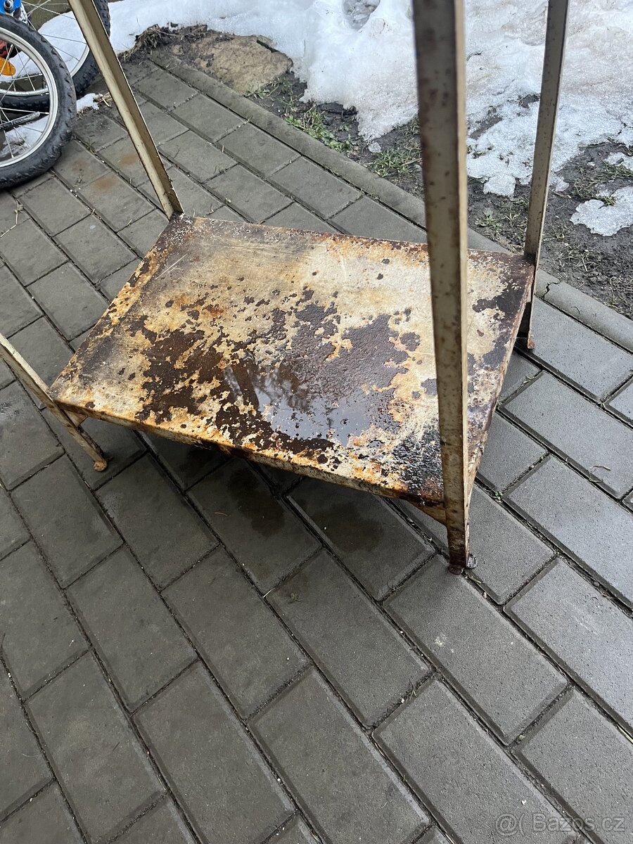 Starý toaletní stolek,kovový - 5