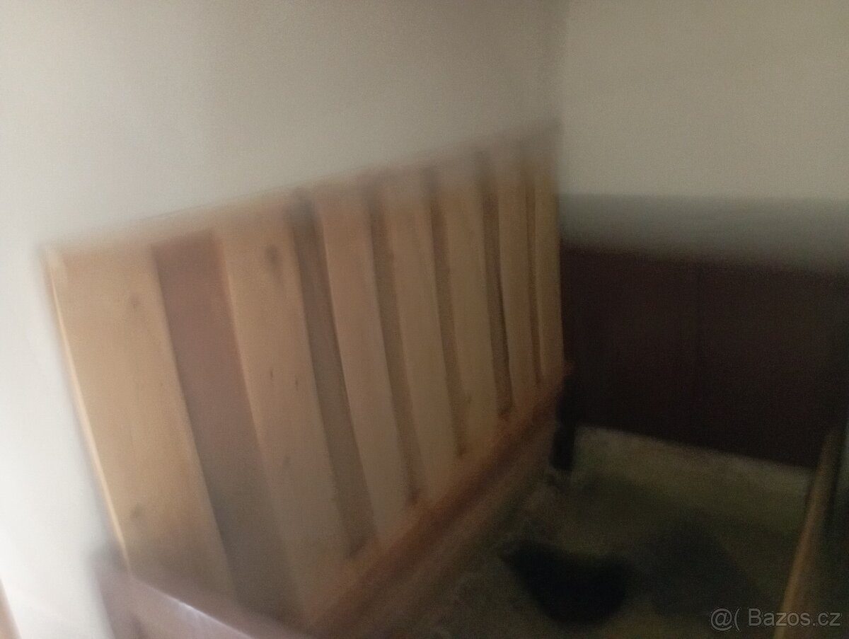 Starožitné postele na chalupu s úložným prostorem - 5