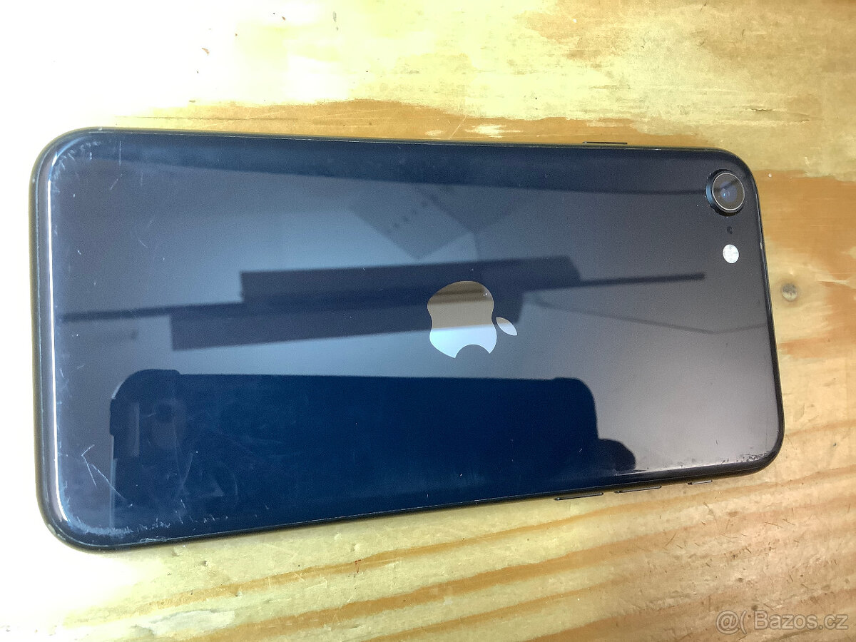 Rok používaný Apple iPhone SE (2022) 64GB černý, 87% baterie - 5