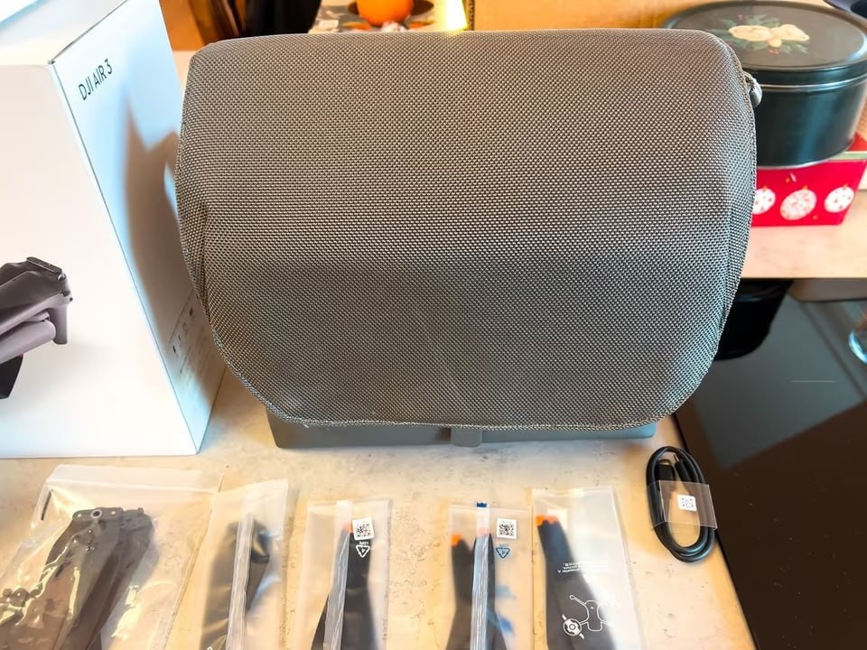 DJI Air 3 RC2 Fly more Combo - 5