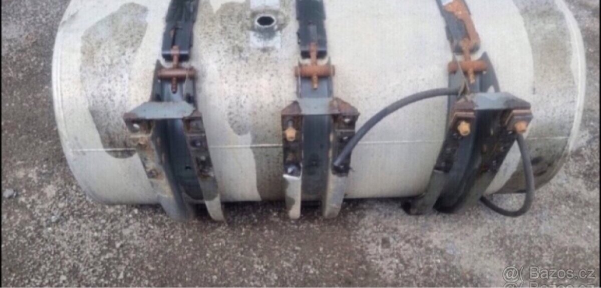 Nádrž Volvo Renault na prodej 700litru - 5