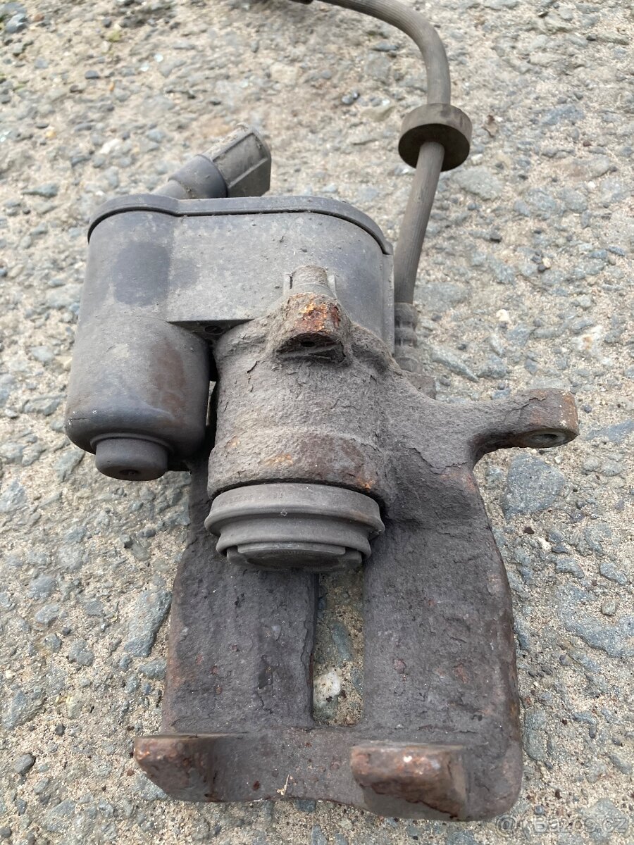 Audi A6 4f zadní brzdiče elektrické - 5