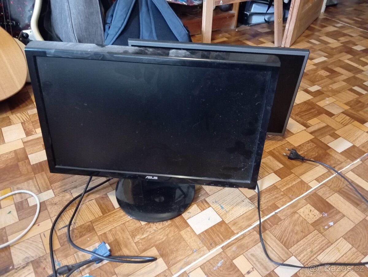 Prodám sadu monitorů - 5