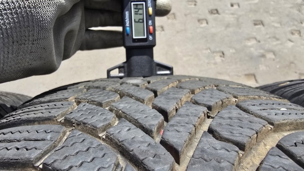 Zimní pneu 215/65/17 Bridgestone - 5