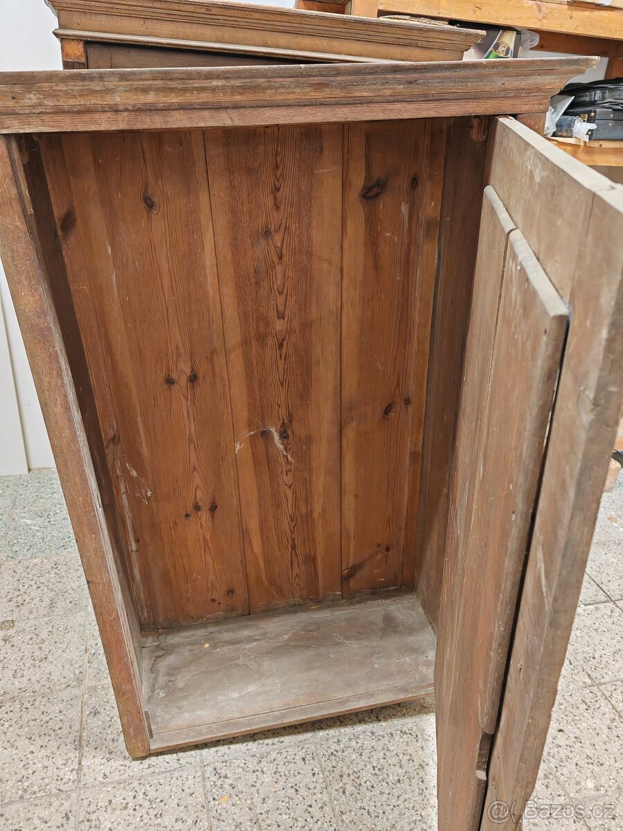 Starožitná skříň šatní "plná" ozdobný lem - 5