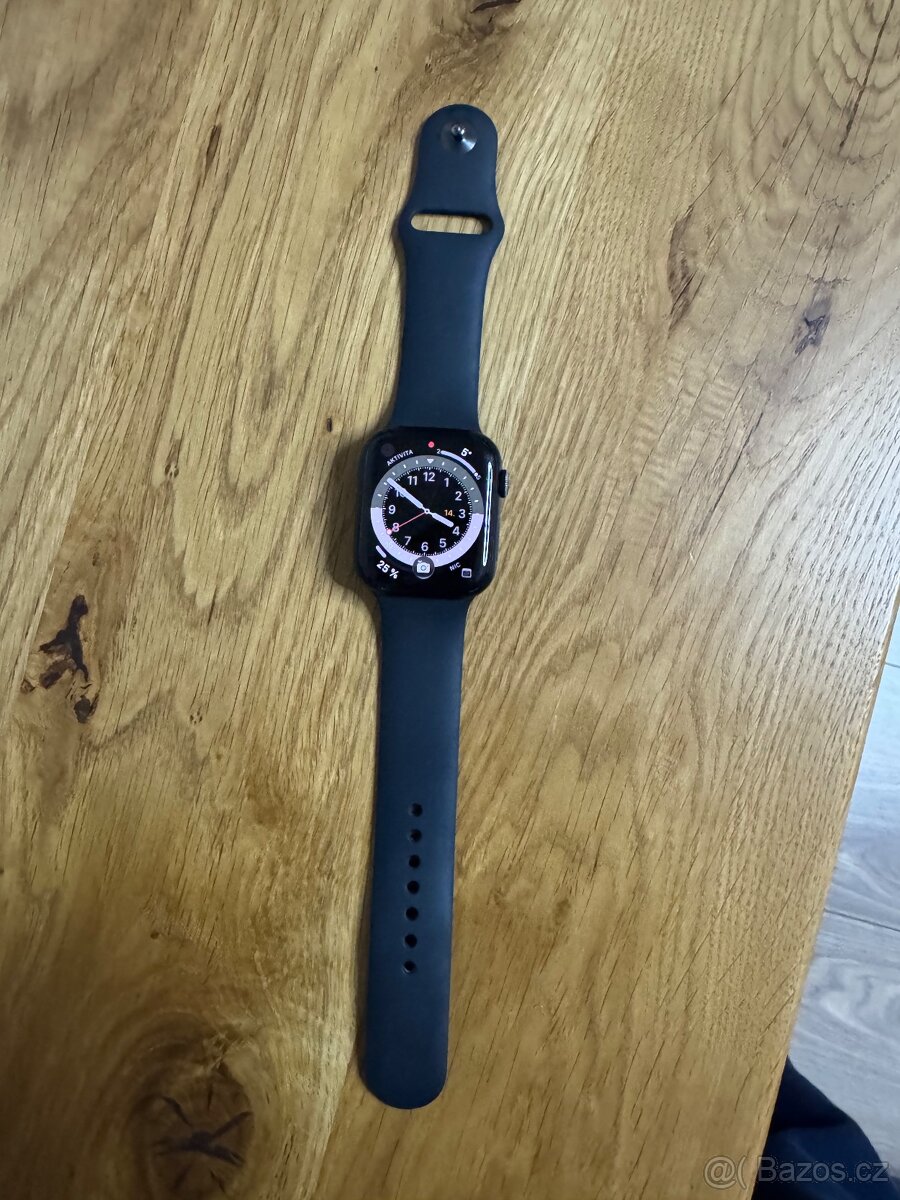 Apple Watch Series 7 45 mm černé - 5