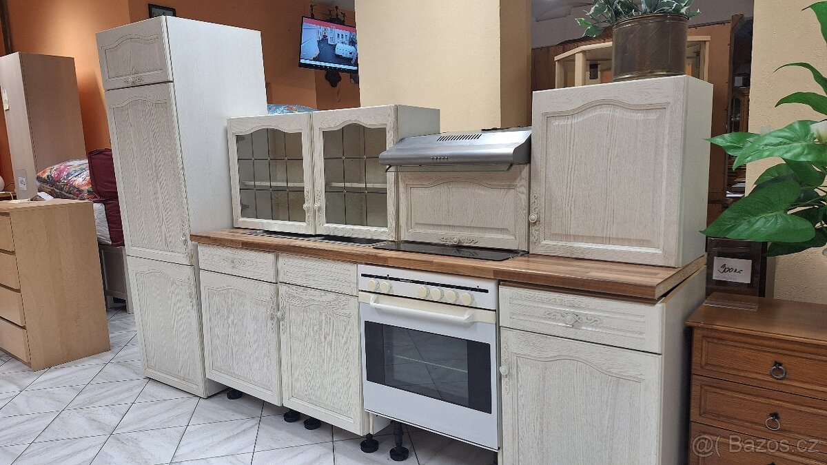 Bílá rustikální kuchyňská linka - 5