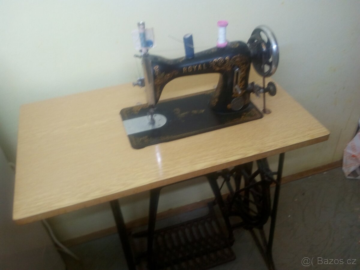 Štarožitný šicí stroj Bobbin Royal - 5