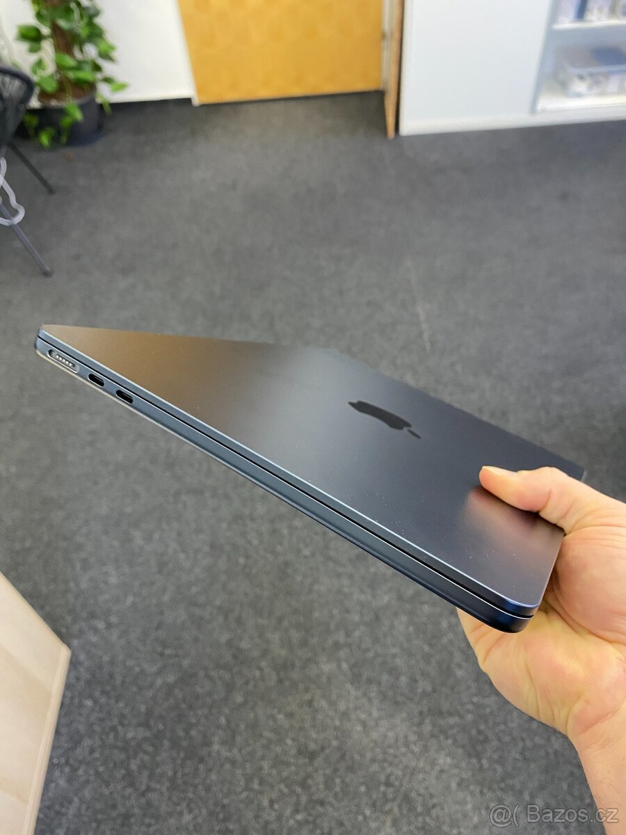 Apple MacBook Air 13" / M3 / 2024 / 8 GB RAM / 256 GB SSD / - 5