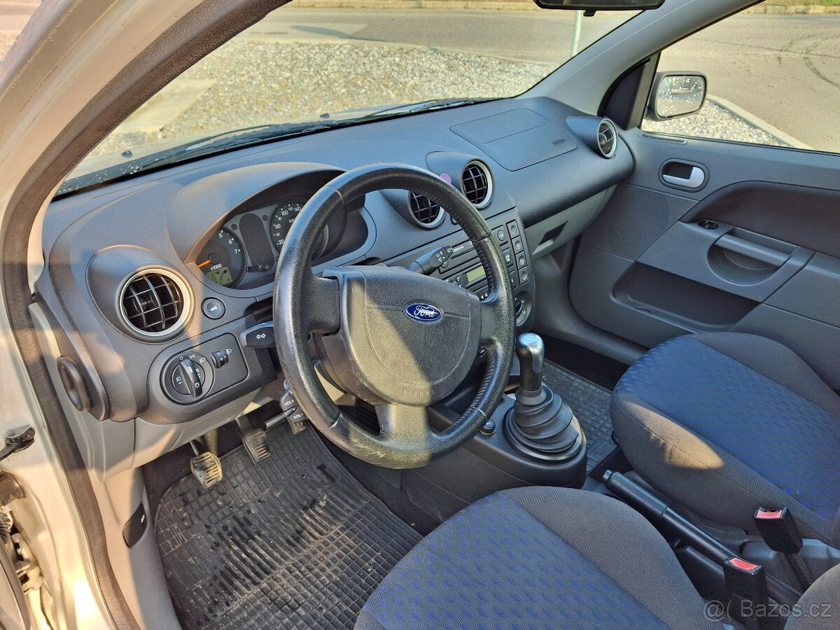 FORD FIESTA 1,4 - 5