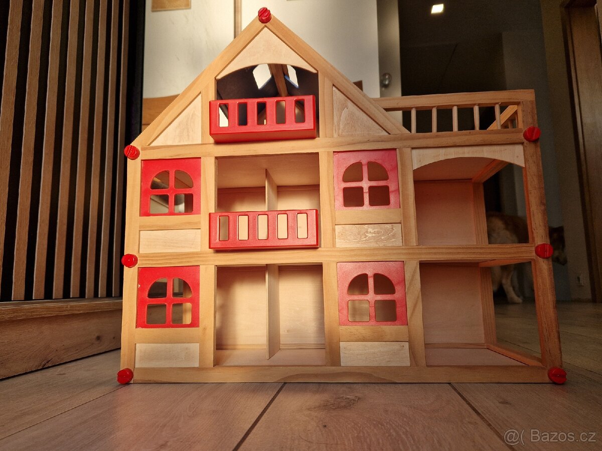 Dřevěný domeček s příslušenstvím - 5