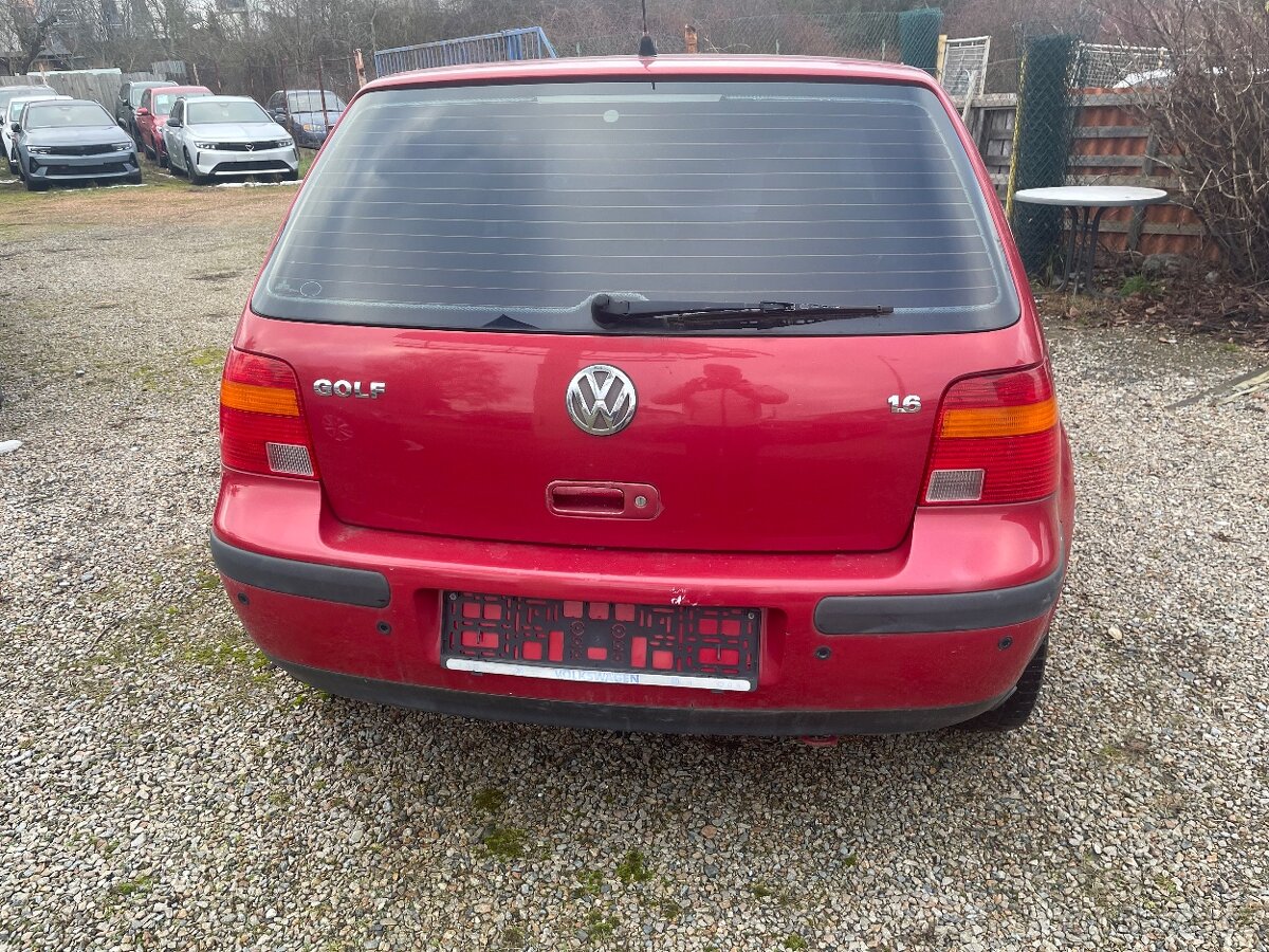 VW Golf IV,1,6i - 5