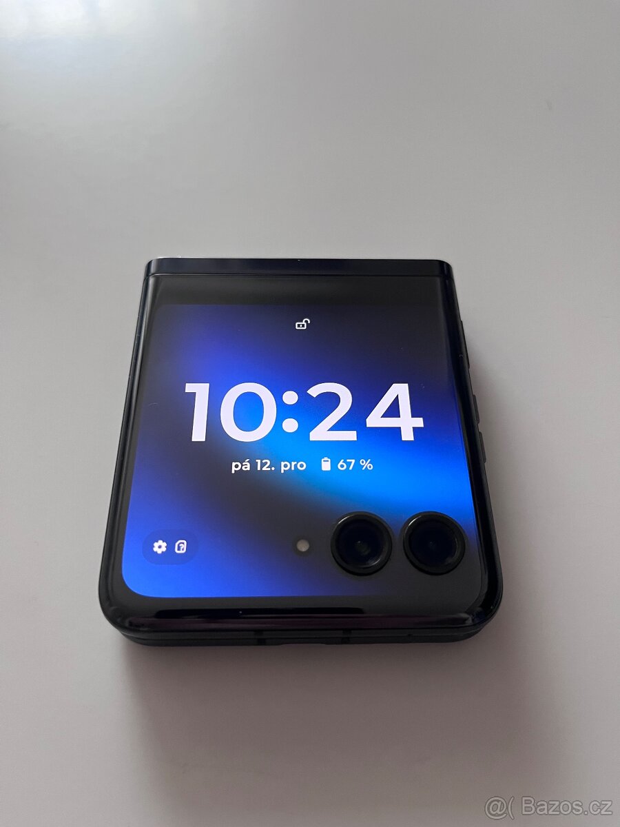 Motorola Razr 40 Ultra / 256GB - 5