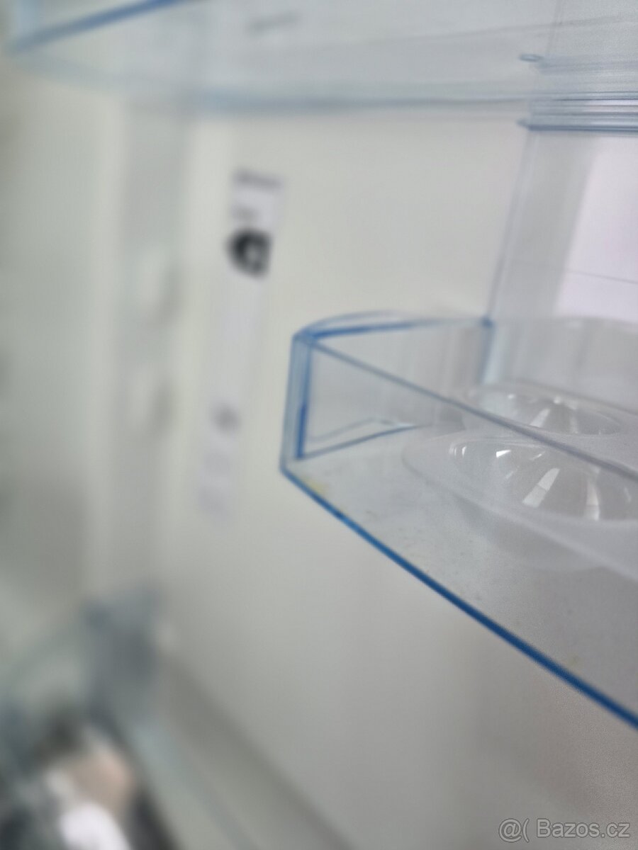 Vestavěná lednice a mrazák - 5