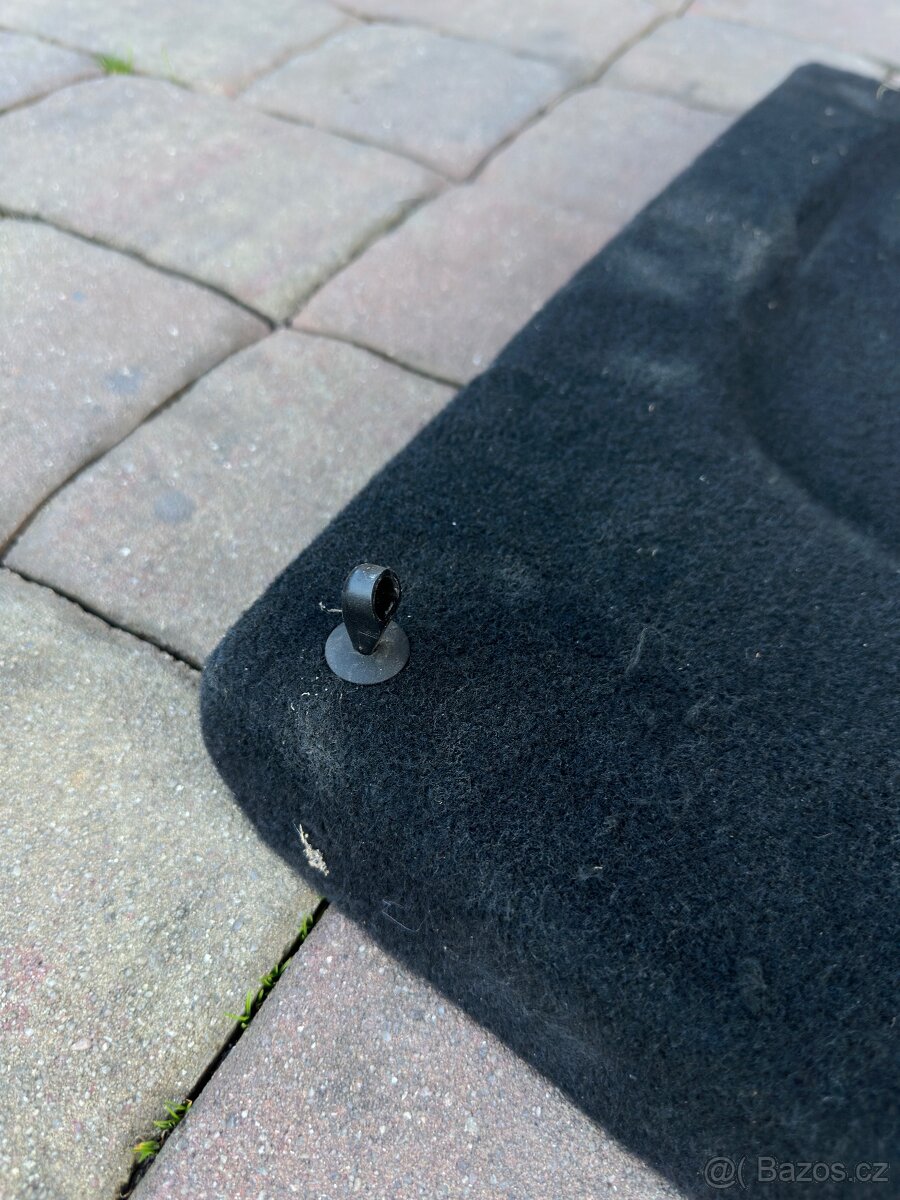 Plato kufru VW Golf 4 - 5