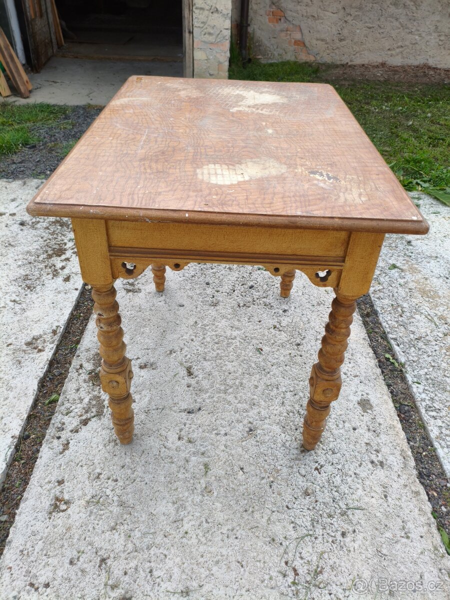 Starožitný vyřezávaný jídelní stůl - 5