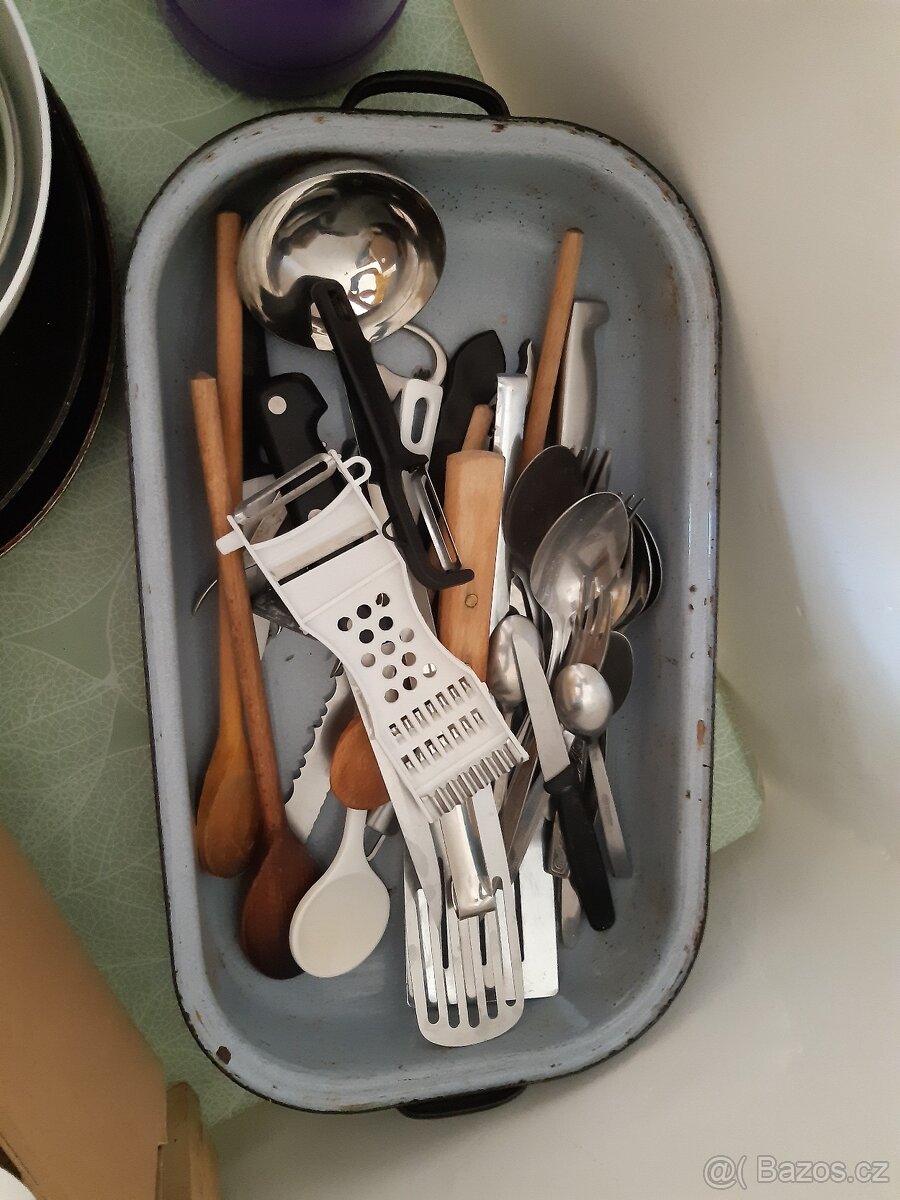 Staré nádobí, příbory, nože - 5