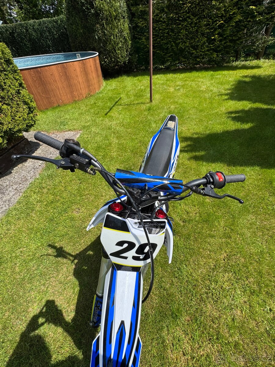 Motocykl XMOTOS - XB29 125cc 4t 17/14