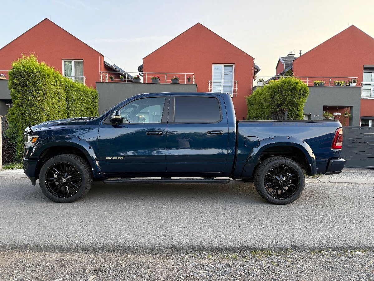 DODGE RAM 1500 LARAMIE LPG HEMI