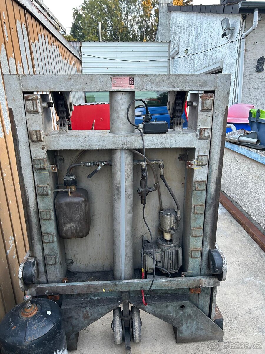 Hever/zvedák 2 tuny, hydraulický, pojizdný - 5