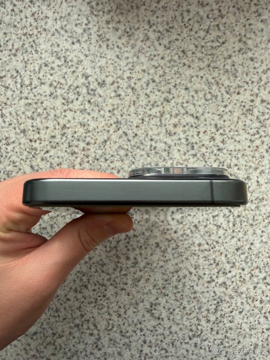 Apple iPhone 15 Pro Max 256GB černý - 5