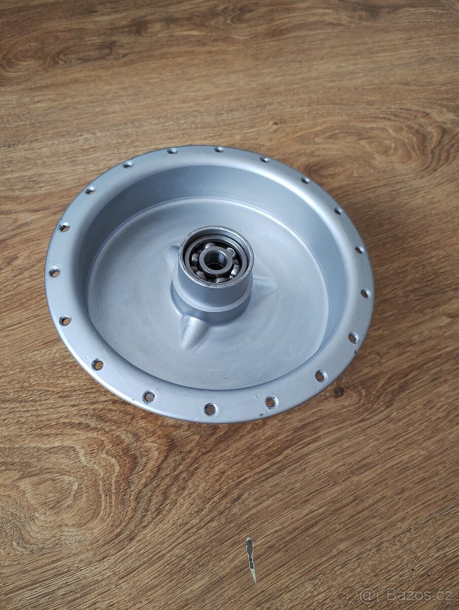Prodám krásný střed kola Jawa pérák 250 Janeček 150mm - 5