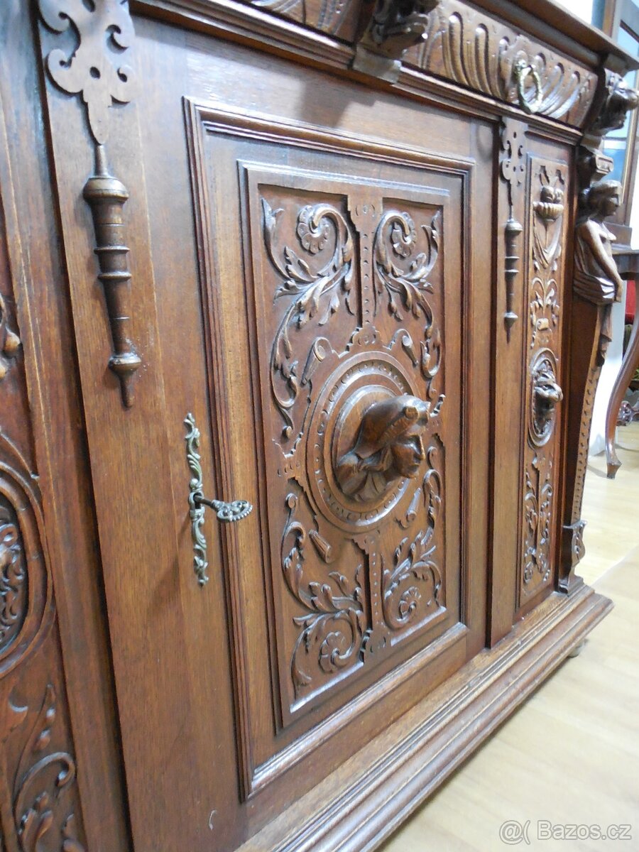 Vyřezávaná skříňka komoda - 5