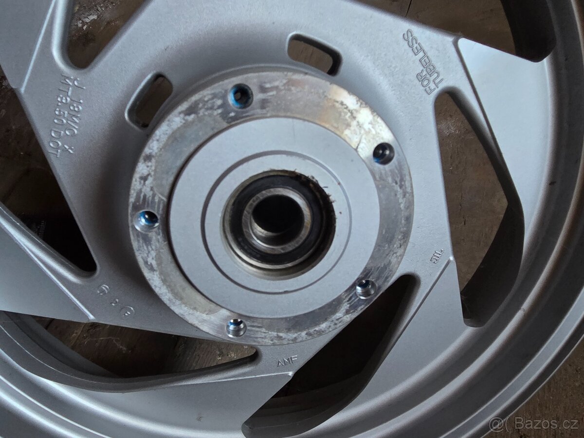 Suzuki Intruder M1800R ( - 5