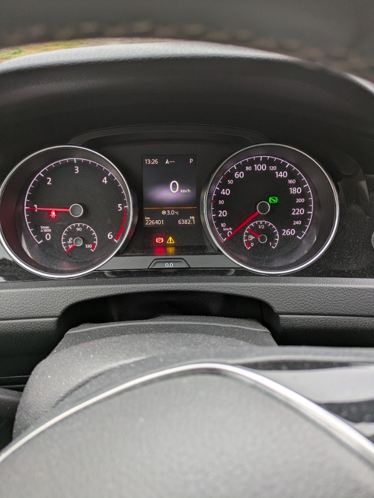 Volkswagen Golf 2,0 TDi DSG CUP - 5