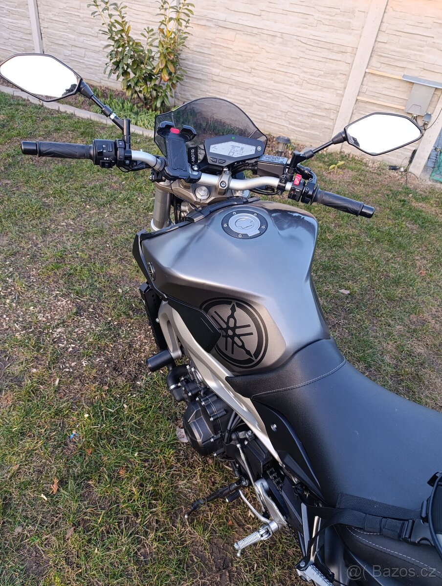 Yamaha MT 09 - 5