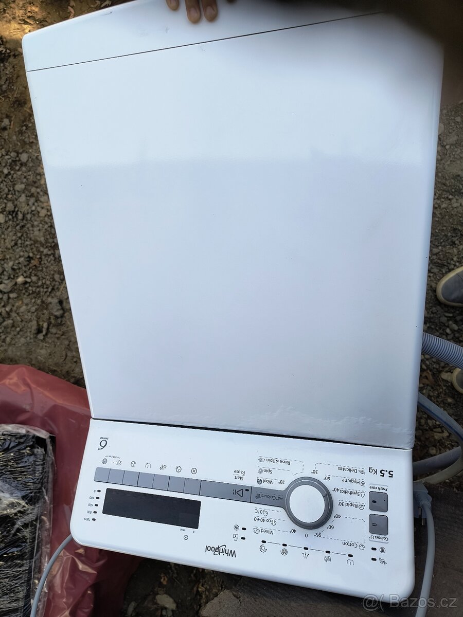 Vrchem plněná pračka Whirlpool - 5