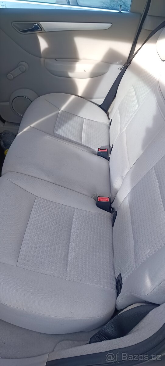 Mercedes Benz B180 - 5